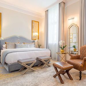 Deluxe Zimmer mit Kingsize-Bett